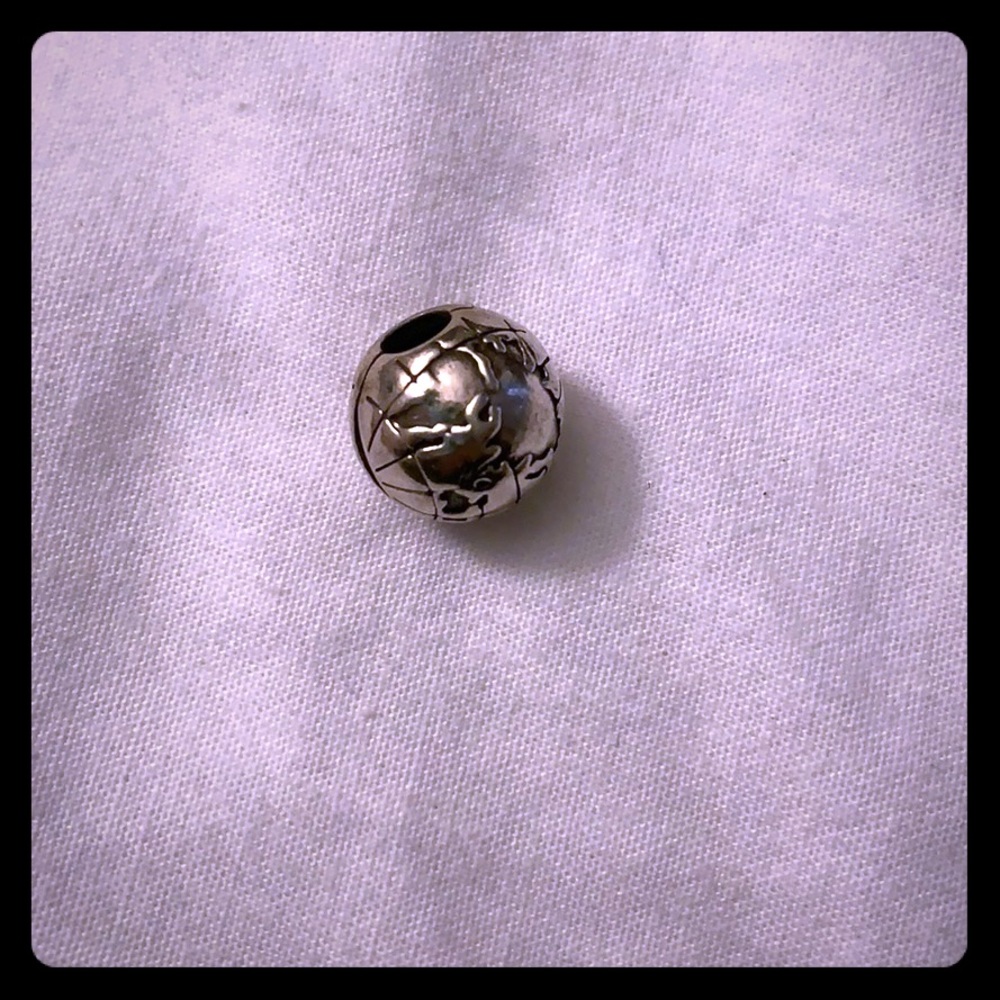 Pandora World Clip